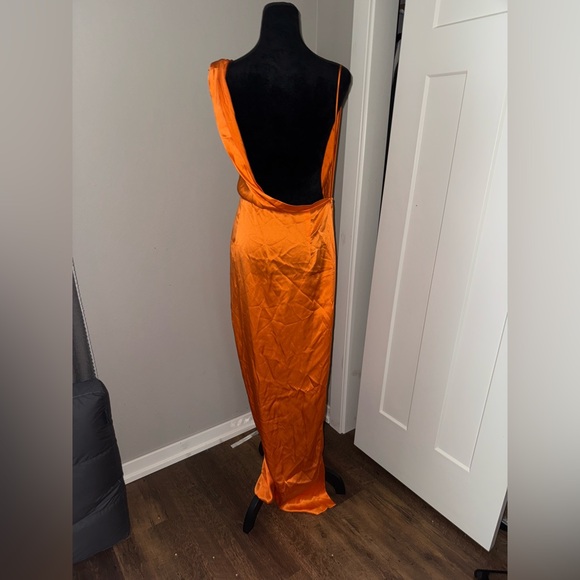 Amanda Uprichard REVOLVE Arial Gown in Fire Medium - Picture 5 of 8